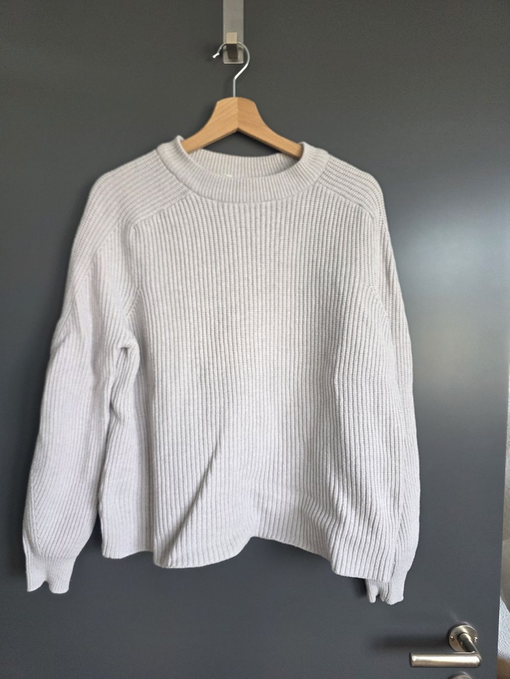 Pull&Bear Pullover & Sweatshirts: Pullover Pull&Bear gerippt hellgrau Grösse M gebraucht – Gebraucht aus Schlieren von est_b2px