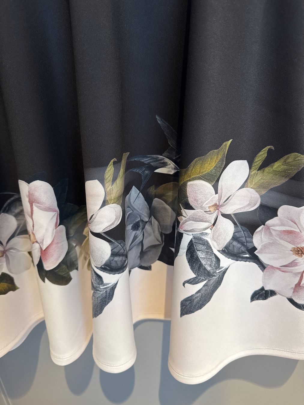Ted Baker Robes: Superbe robe TED BAKER London – D'occasion à Grandvaux par i71_n8m7 3