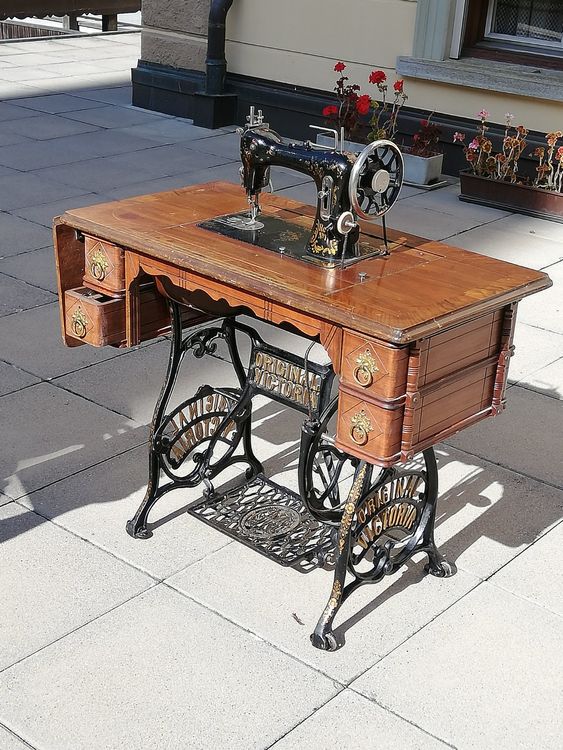 Antike Nähmaschine 
