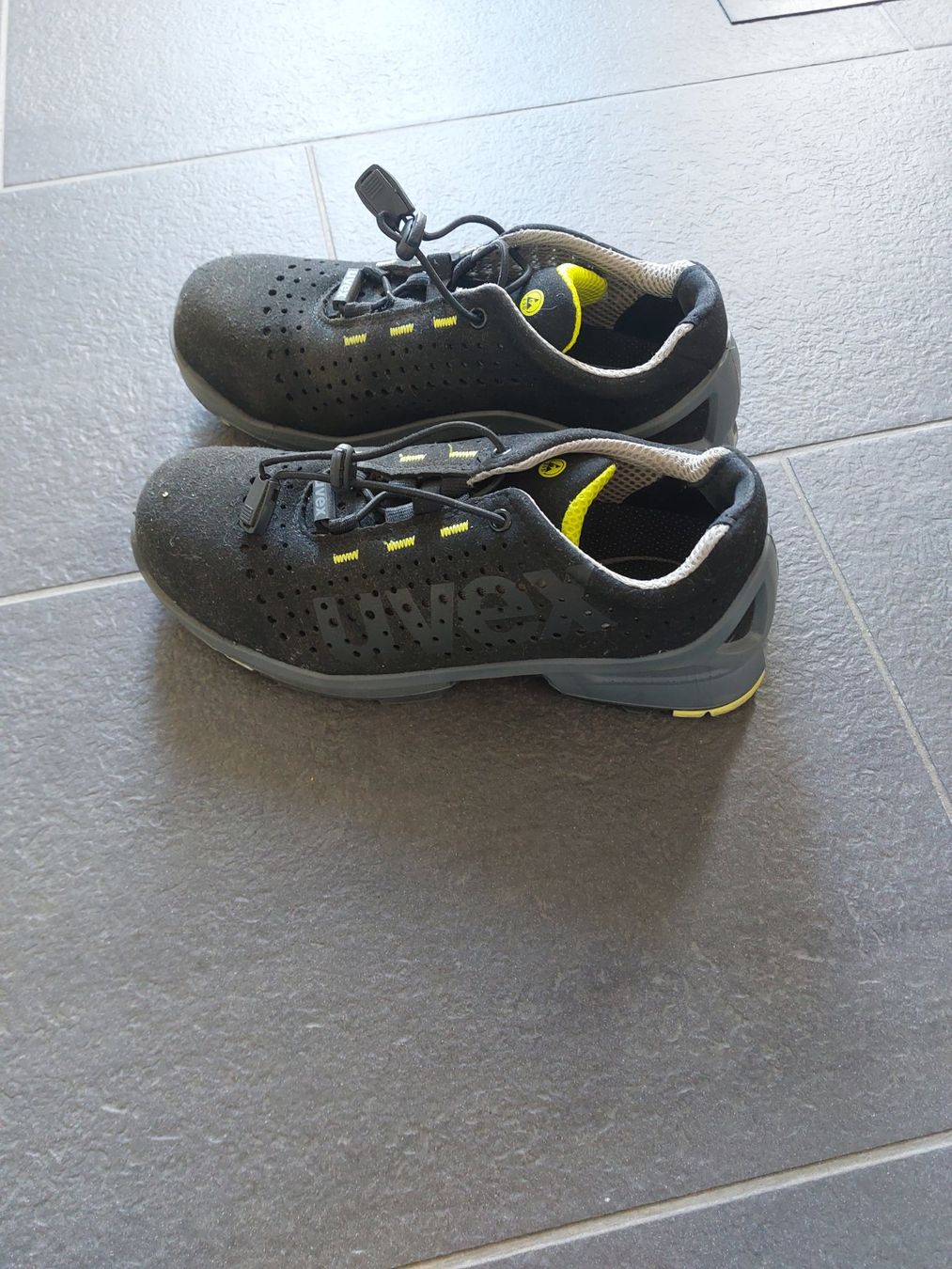 UYN Scarpe da uomo: Stahlkappenschuhe Gr39 – Usato da Wittenbach venduto da Spierings