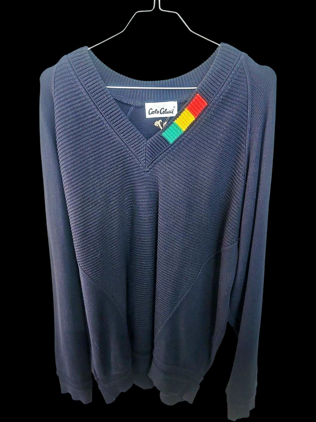 Carlo Colucci Pullover & Sweatshirts: Carlo Colucci Marineblauer V-Ausschnitt Pullover mit buntem – Gebraucht aus Zug von vinokilo 1