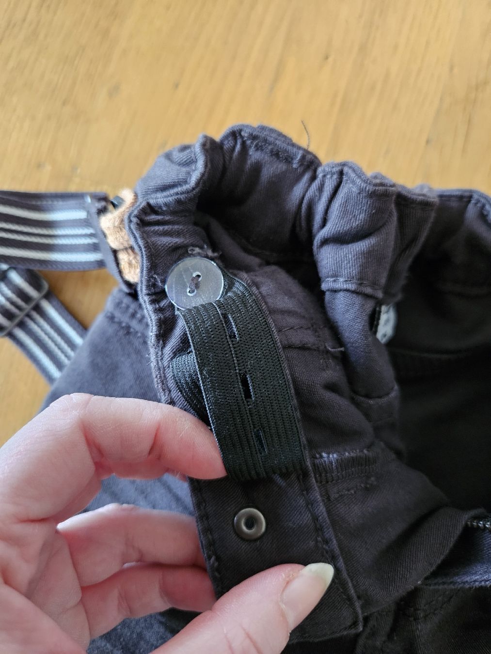 Pantaloni: Hose Grösse 104 – Usato da Rickenbach SO venduto da S.u.n.s.h.i.n.e.83 1