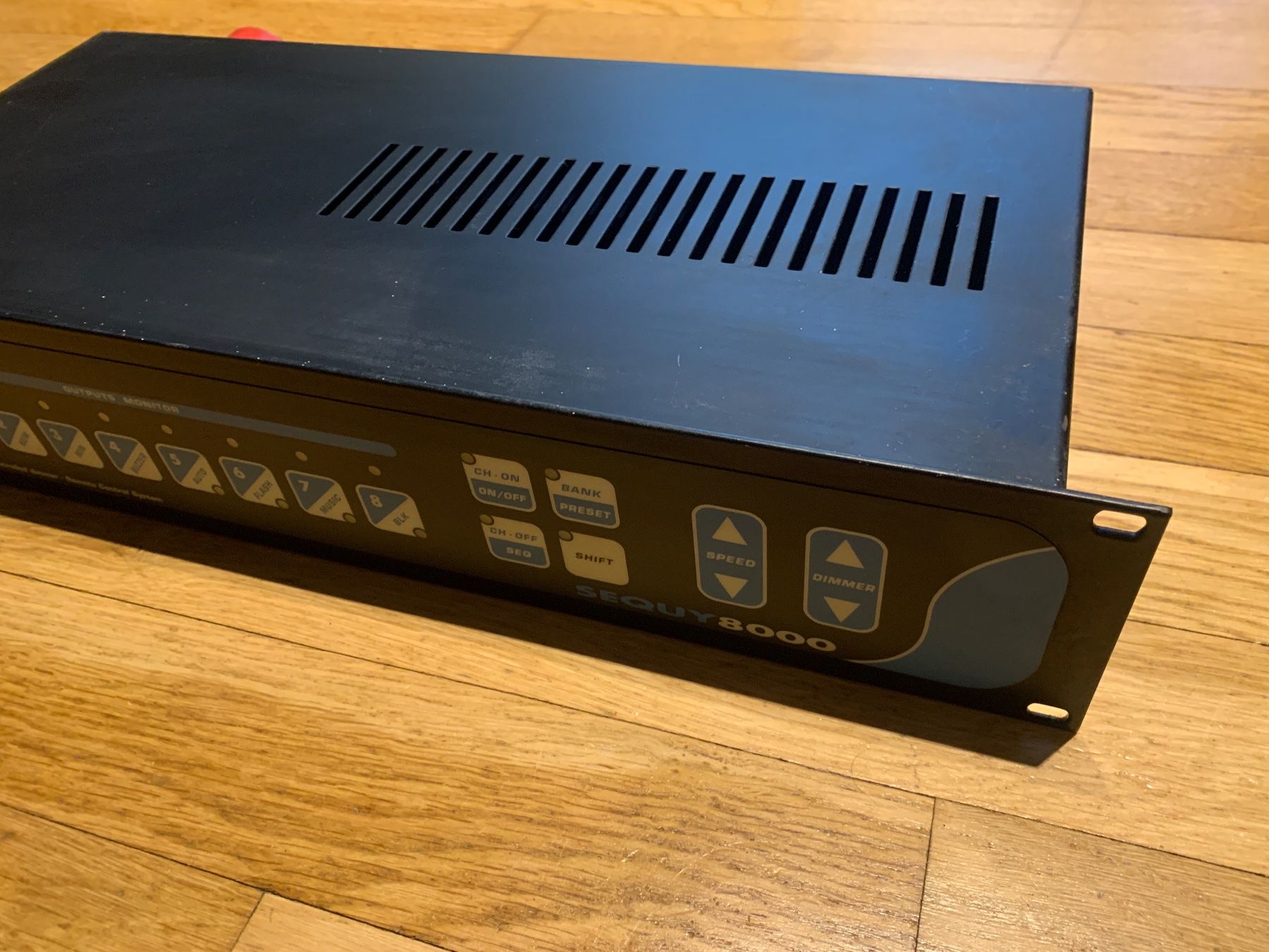 Mischpulte: Dimmer 8 Kanal - Next SEQUY8000 – Gebraucht aus Stettfurt von 2442 4