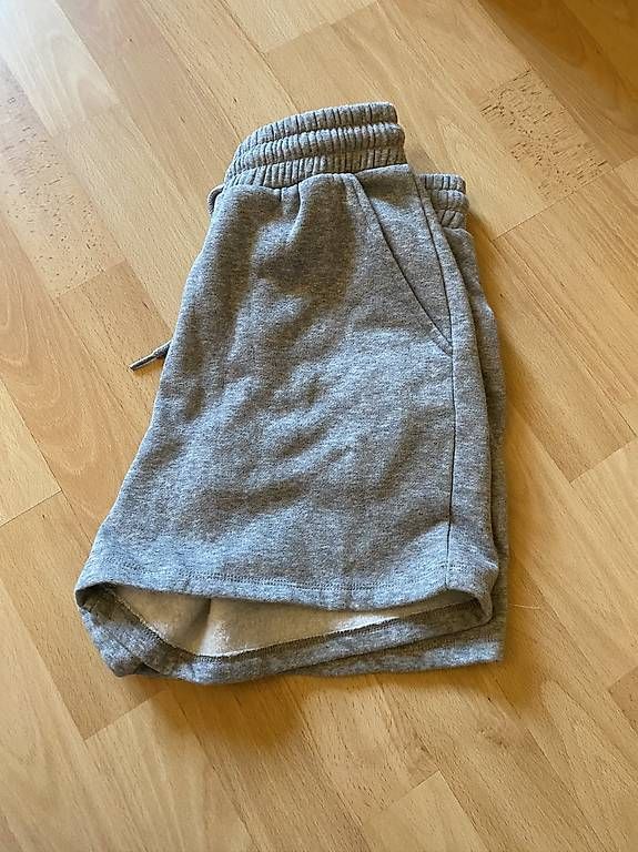 Pieces Pantaloni: Shorts grau Baumwolle Hose – Usato da Bern venduto da n-dine 2