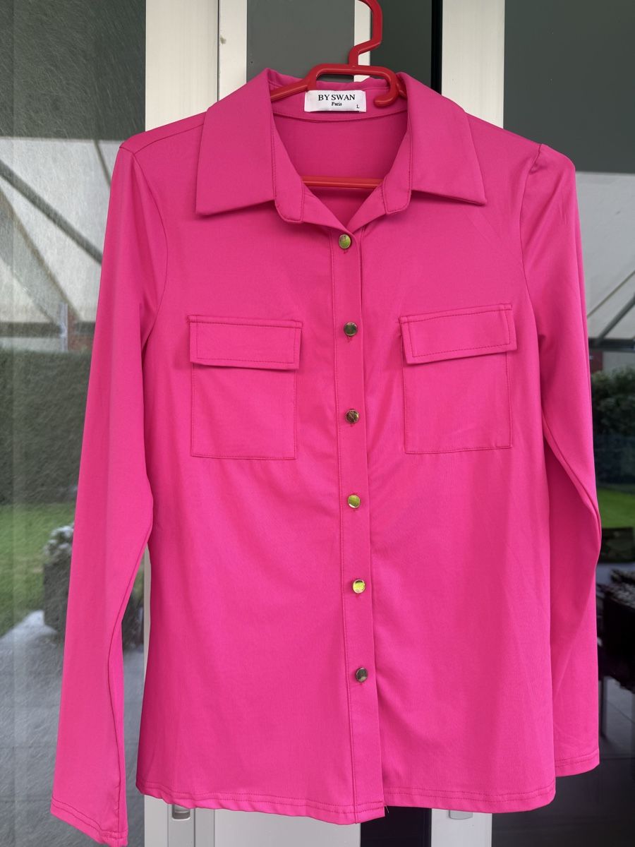 Camicette: Chemisier fuchsia – Nuovo (secondo la descrizione) da La Tour-de-Peilz venduto da nic_wqf2