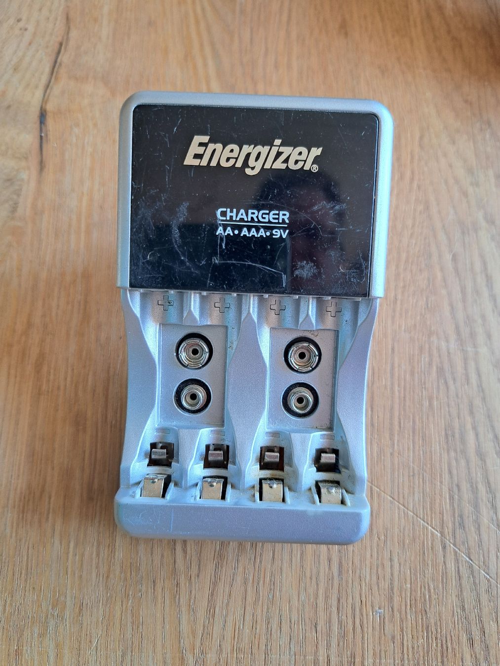 Caricatori & Batterie: 3 Batterieladegeräte Energizer, Varta – Usato da Pratteln venduto da mab_f2fz 1
