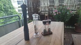 Grosse Pfeffermühle Holz, Pfeffer- und Salzstreuer