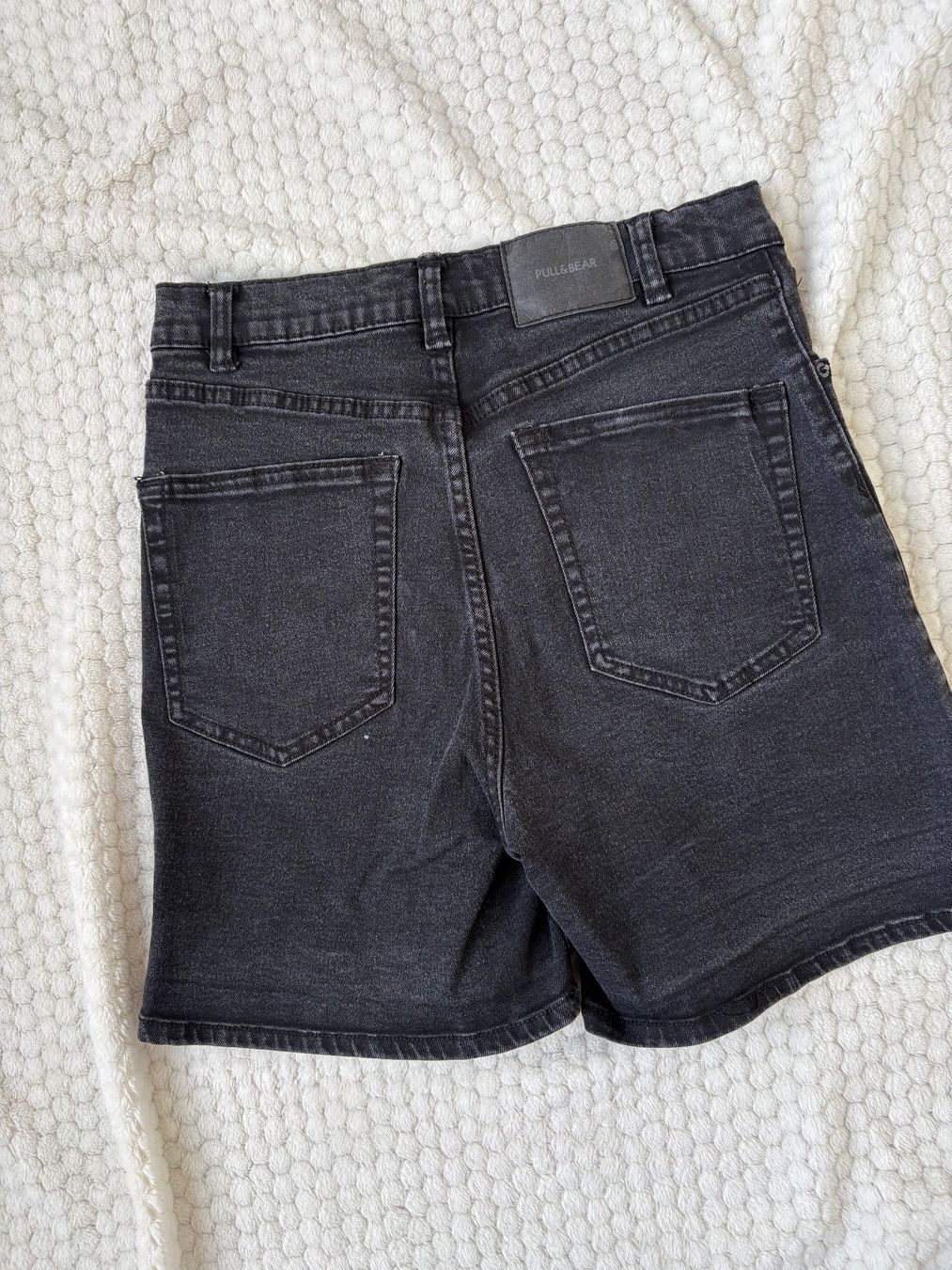 Pull&Bear Hosen: shorts gris foncé Pull&Bear – Gebraucht aus Sorens von ma.stlz 1
