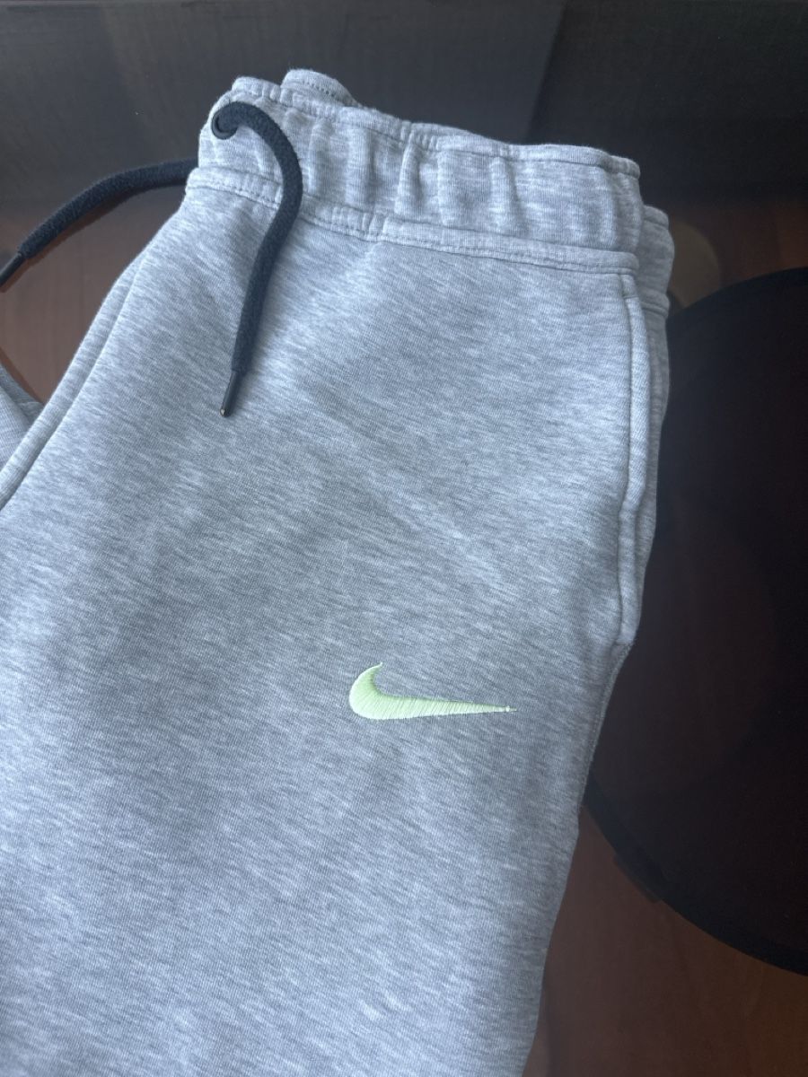 Nike Pantalons: Jogging Nike – D'occasion à Founex par reb_fws9 1