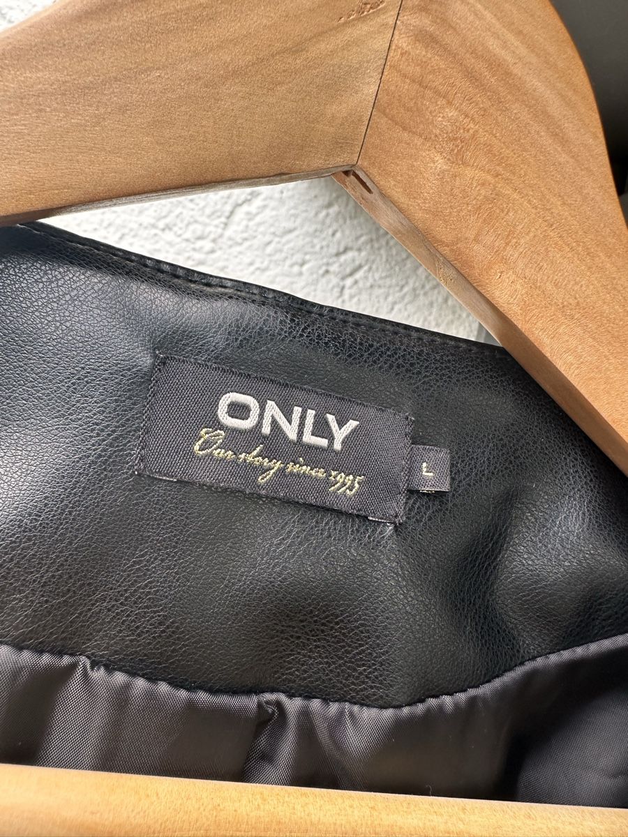 Only Giacche: ONLY Kunstleder Jacke Gr. 40/L schwarz – Usato da Jona venduto da ConnyMeier8645 2
