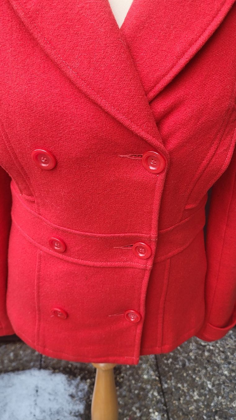 Vestes: Veste rouge  – D'occasion à Fribourg par VictoriaShop7 5