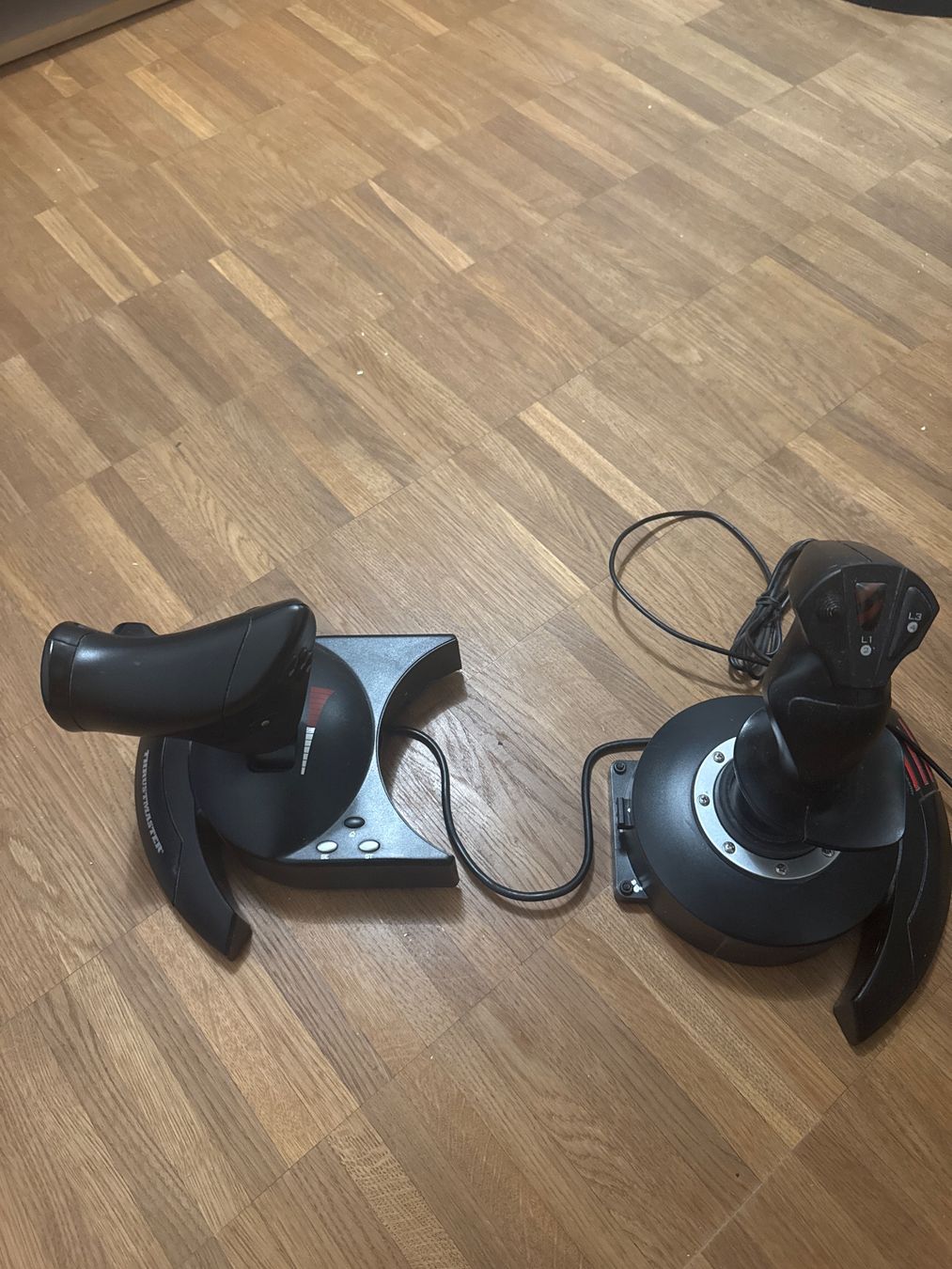 Thrustmaster Manettes: JOYSTICK - Thrustmaster T.Flight HOTAS X – D'occasion à Zürich par marcopeek 1