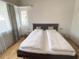 Bett mit Kopfteil, 180x200cm, Top Zustand