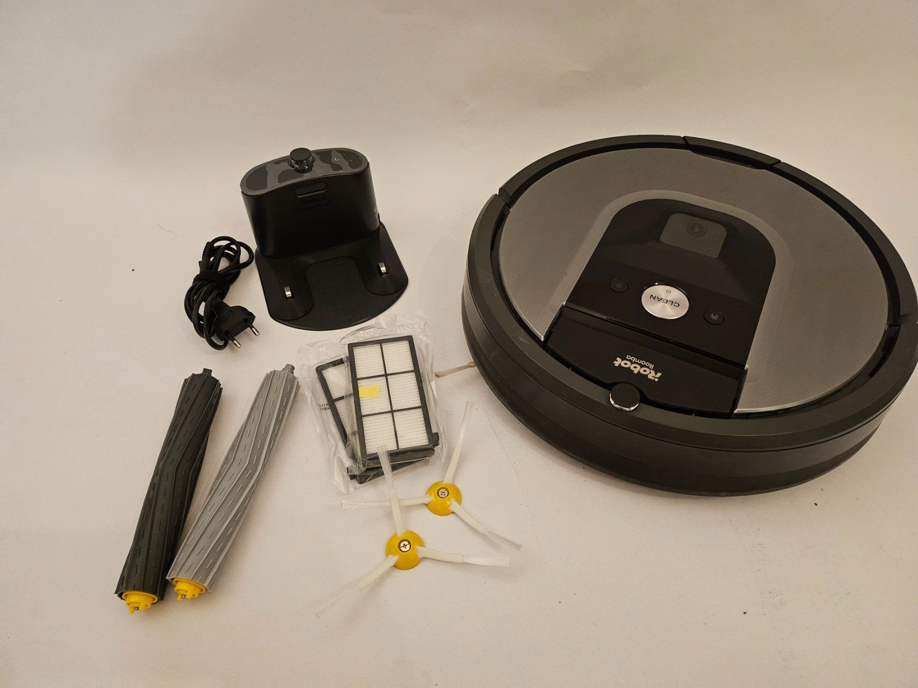 Irobot Aspirapolveri & Accessori: Staubsauger Roboter Irobot Roomba 980 – Usato da Zürich venduto da MattihasHecht