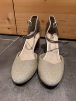Chaussures à talons dorées portées 1 fois