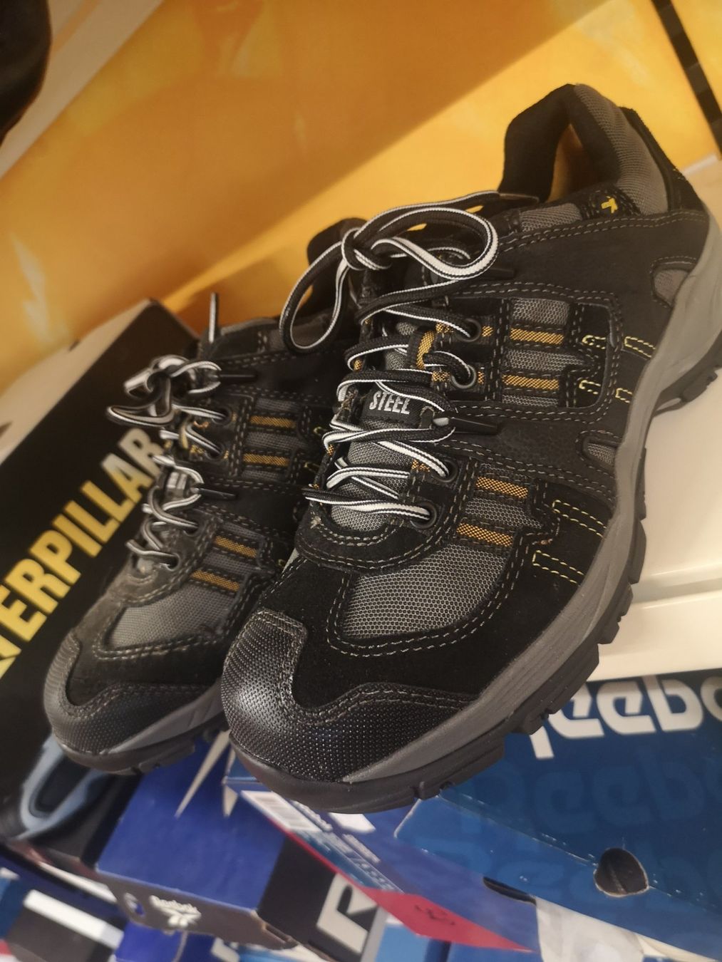 Caterpillar Herrenschuhe: Caterpillar – Neu und originalverpackt aus Möhlin von Highwaytom