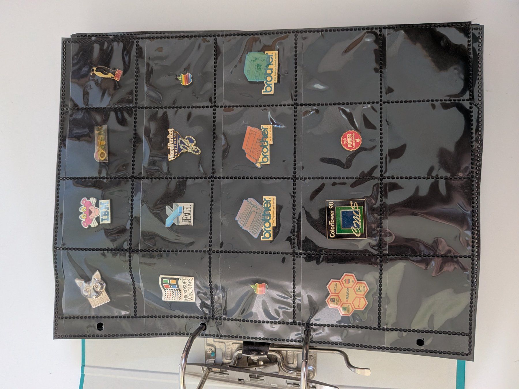 Placchette & Badge: Riesige Pin Sammlung (> 2000 Stück) – Usato da Künten venduto da Dfog 2