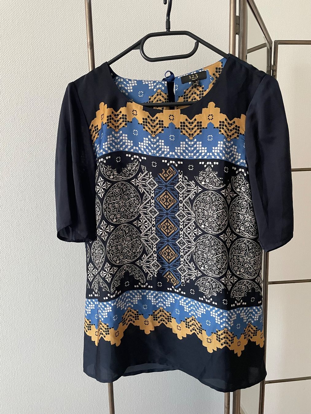 Maison 123 Camicette: Bluse / Blouse Paris Maison 123 bleue 36 – Usato da Zürich venduto da elisapf