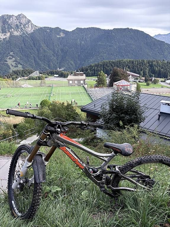 Biciclette:  Banshee legend 2022  – Usato da La tour de peilz venduto da Loyss 2