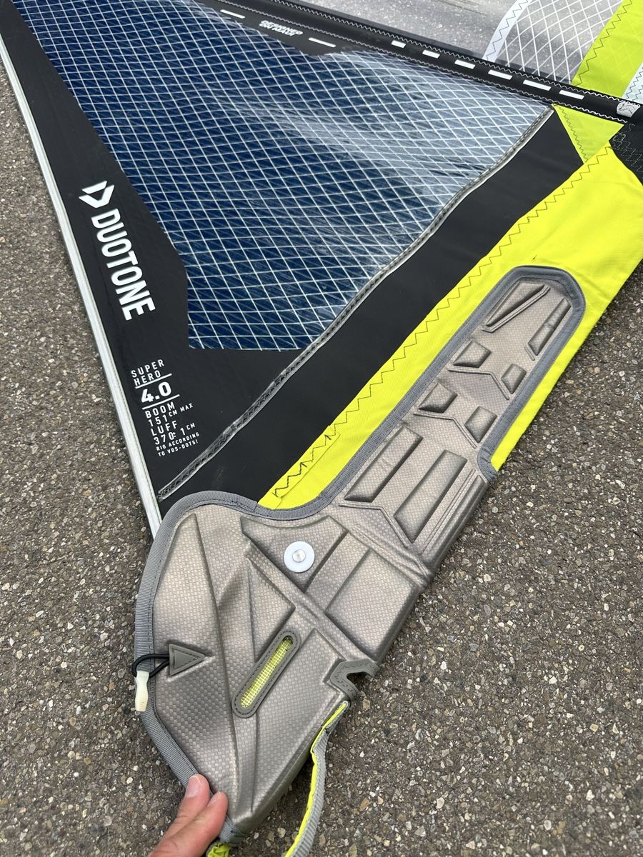 Duotone Surf: Duotone Super Hero 4.0m top Windsurf Wavesegel – Usato da Frauenfeld venduto da Chrisspecki 3