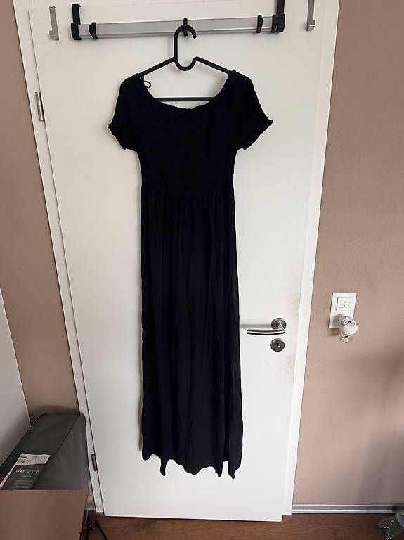 Vestiti: schwarzes Maxikleid – Usato da Neuenegg venduto da sina.lndr