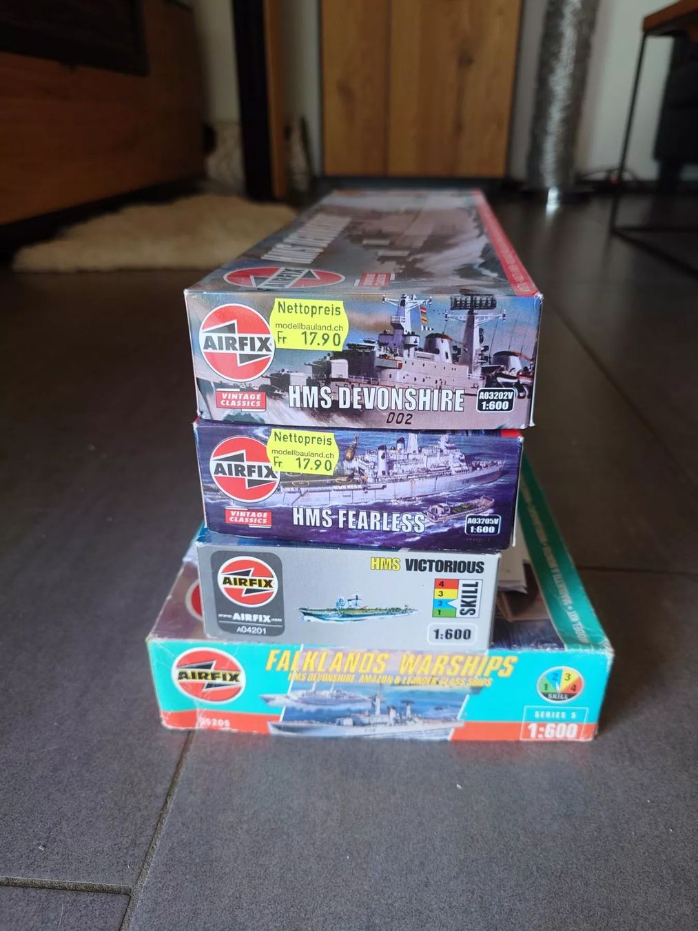 Kit di modellismo & Modellini statici: 1:600 brit Schiffe Konvolut – Nuovo e nell'imballaggio originale da Nottwil venduto da fudan1701