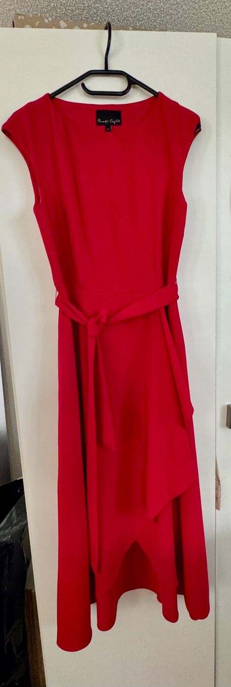 Phase Eight Kleider: Wunderschönes rotes Kleid von Phase eight in 36 – Neu (gemäss Beschreibung) aus Schüpbach von 2ndHandRose