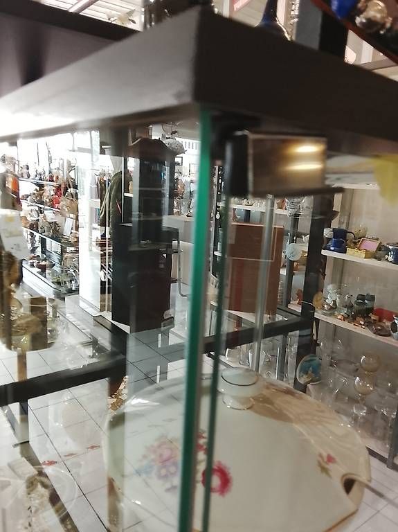 Vetrine: Schlichte Glasvitrine mit 3 Glastablaren – Usato da Neuhausen am Rheinfall venduto da galleria13 2