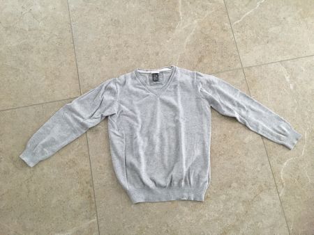 Zara Jungenpullover Gr. 128 V-Ausschnitt grau meliert