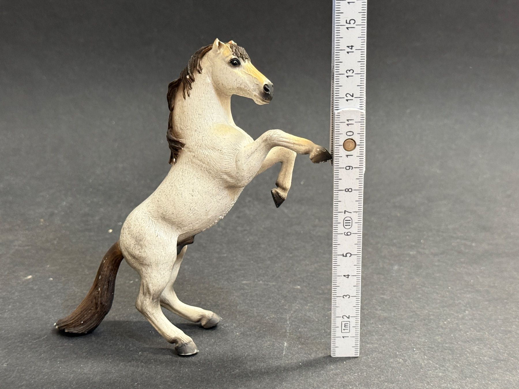 Schleich Statuette: Schleich Mustang Hengst stehend Pferd steigend – Usato da Ennetbaden venduto da mapa05 1