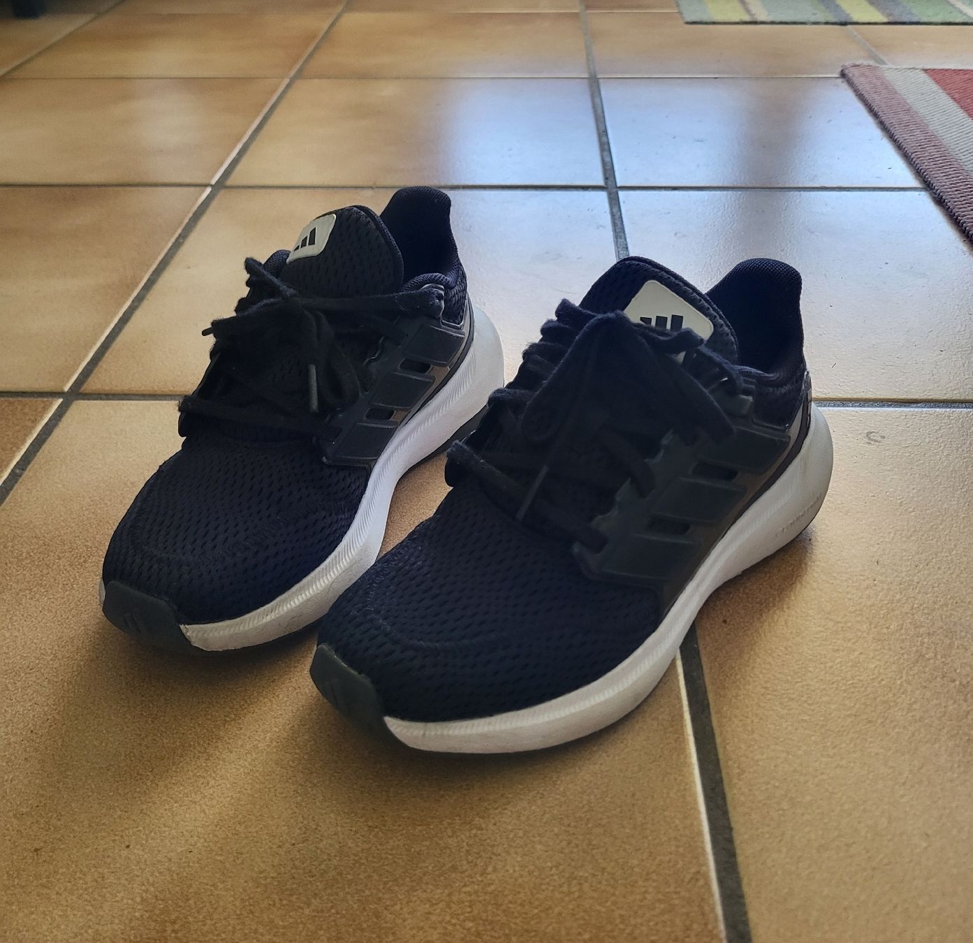 Adidas Scarpe per ragazzi: basket adidas T36 – Nuovo (secondo la descrizione) da Jongny venduto da spazme16