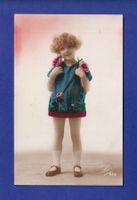 ENFANT - Jeune fille et fleurs