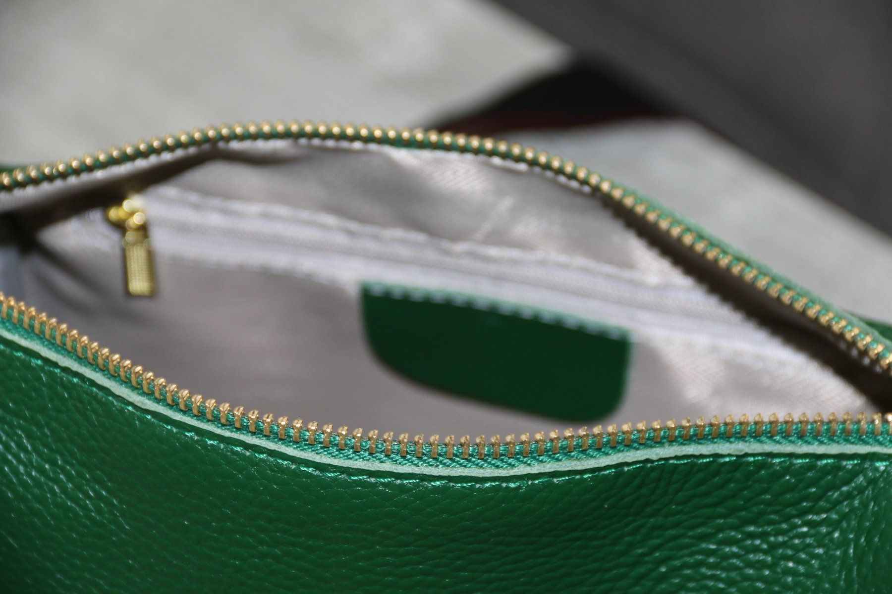Borse da donna: Neue mega schöne echt Ledertasche – Nuovo (secondo la descrizione) da Oberwil-Lieli venduto da Svetlana28 7