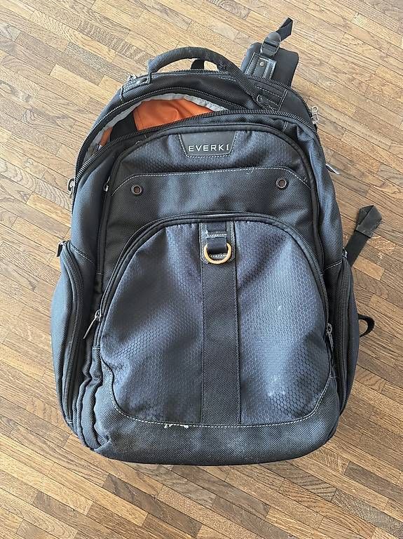 Zaini: Rucksack mit Laptopfach – Usato da Luzern venduto da 4stoecklis