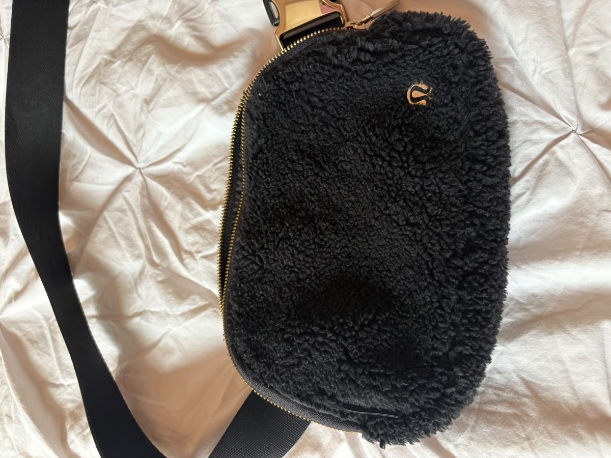 Taschen für Damen: Lululemon belt bag ab 5.— – Gebraucht aus Langnau am Albis von Meldoik