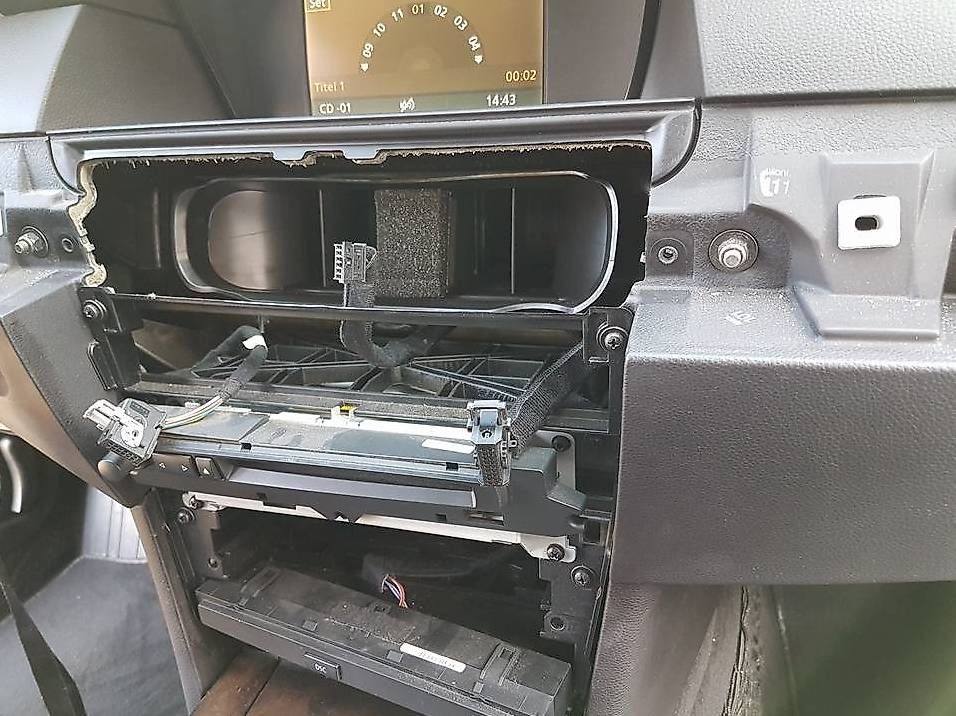 Radio: BMW AUX / Bluetooth Nachrüstung 5er/6er E60 E61 E63 – Usato da Hilfikon venduto da AUTECO 1