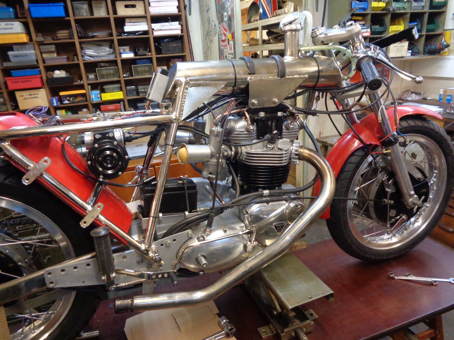Triumph Route: EGLI Triumph - echt, keine Replica – D'occasion à Allschwil par mumat 7