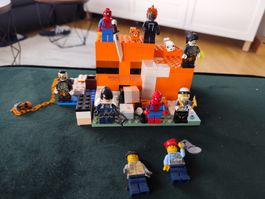 9 Lego-Figuren z.T. mit Waffen + Haus