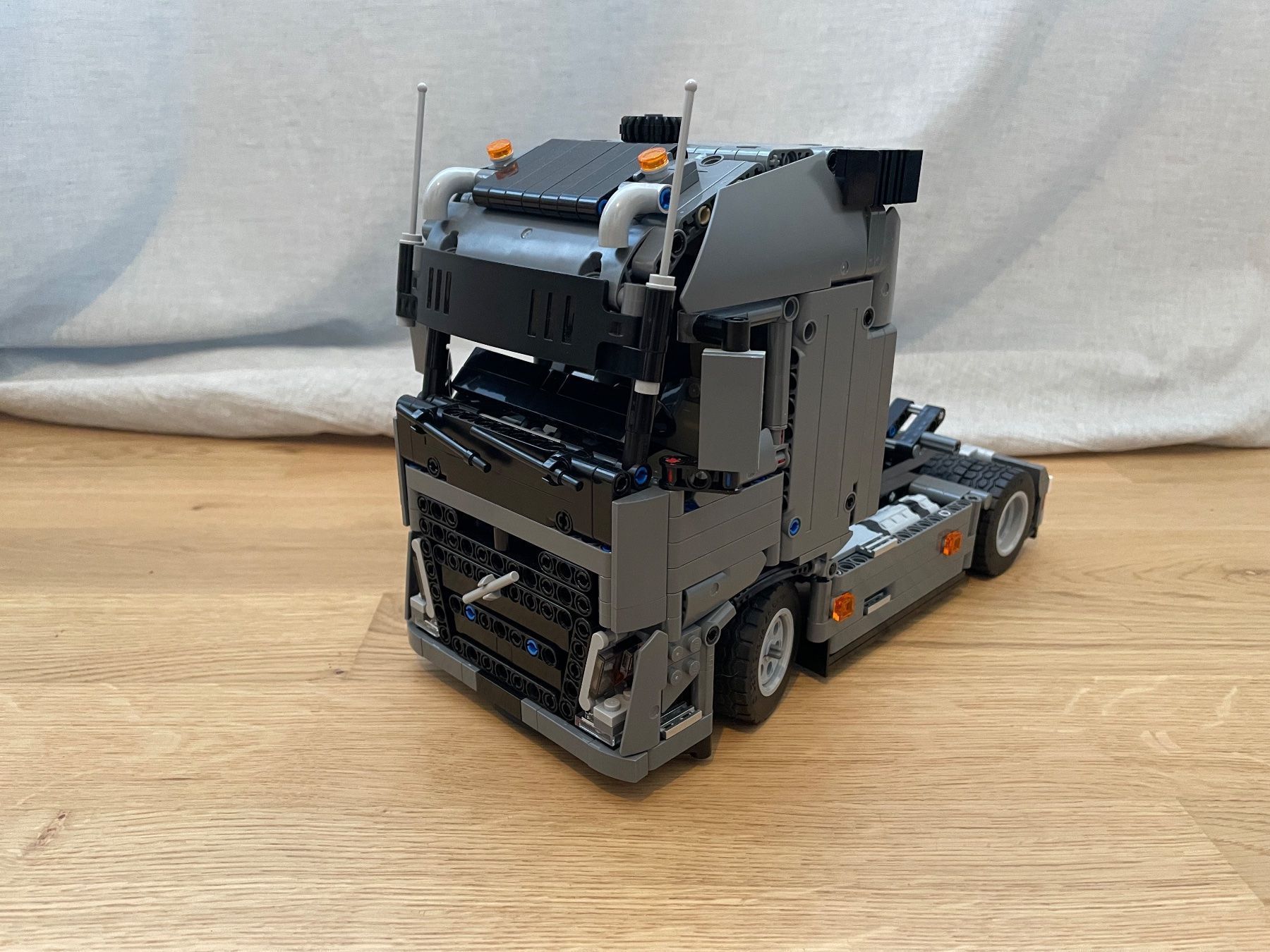 Lego Kit di costruzioni: Lego Technic - Volvo Lastwagen – Nuovo (secondo la descrizione) da Salmsach venduto da ram82 3