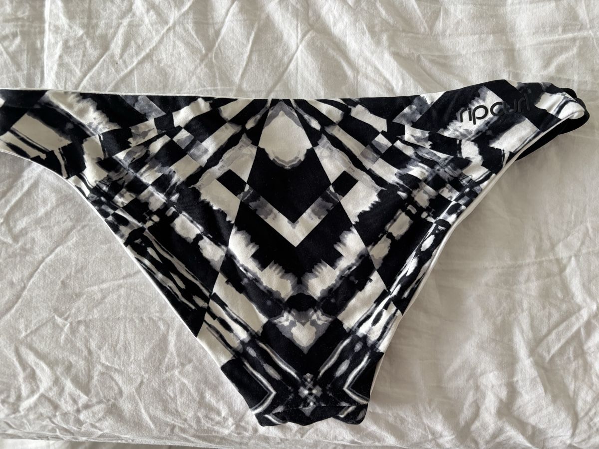 Rip Curl Costumi da bagno & Bikini: Rip Curl Bikini Hose Bottoms, Size S – Nuovo (secondo la descrizione) da Winterthur venduto da NatMet11 1