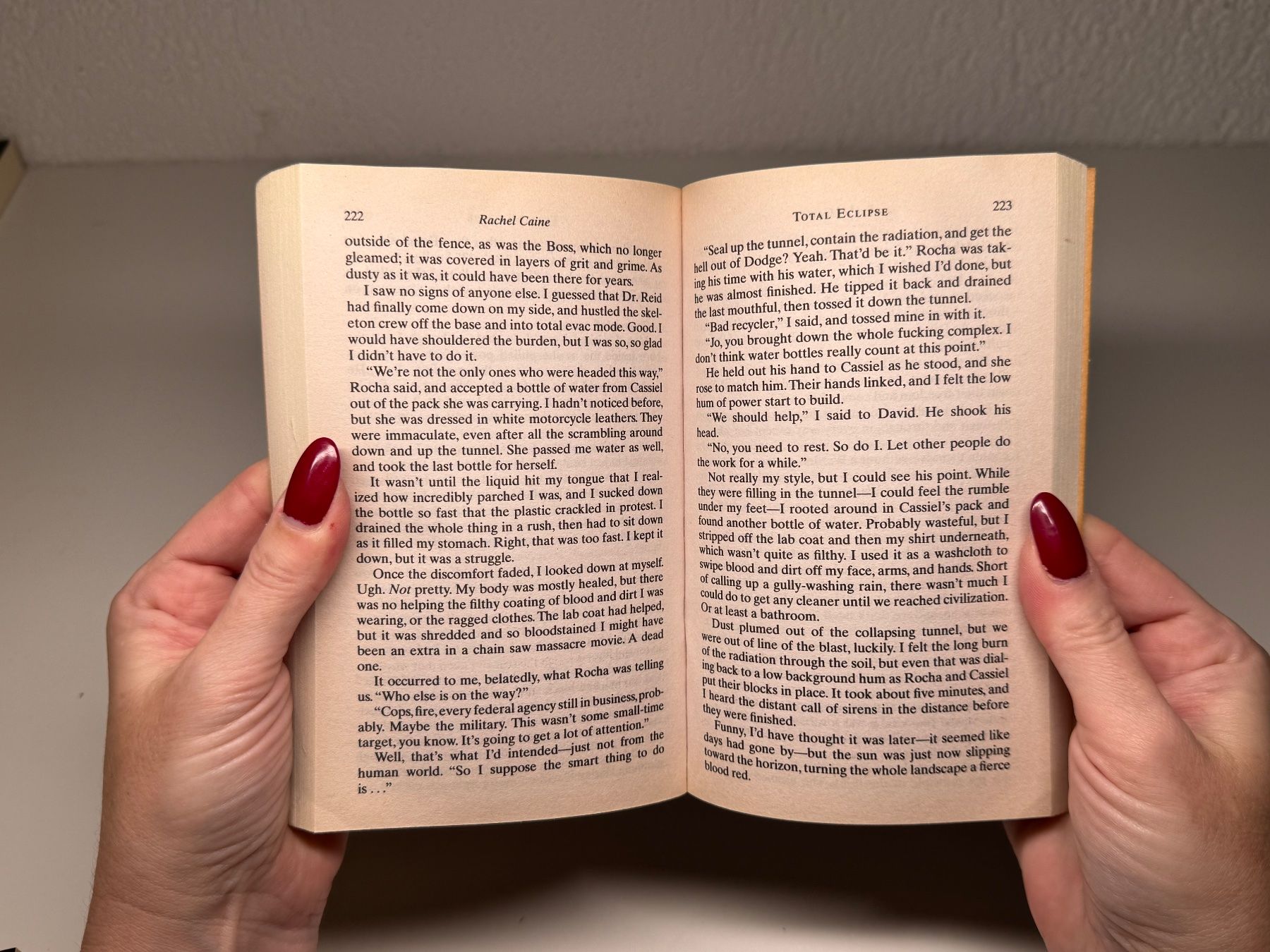 Libri: NOVEL: Rachel Caine, Total Eclipse – Usato da Grosswangen venduto da English_books 7