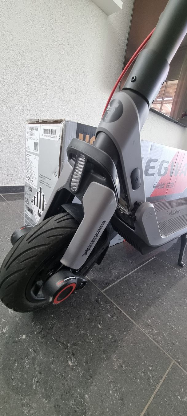 Segway Kickboard: Segway Ninebot E3 800W – D'occasion à Diepflingen par handkutzmaus 2
