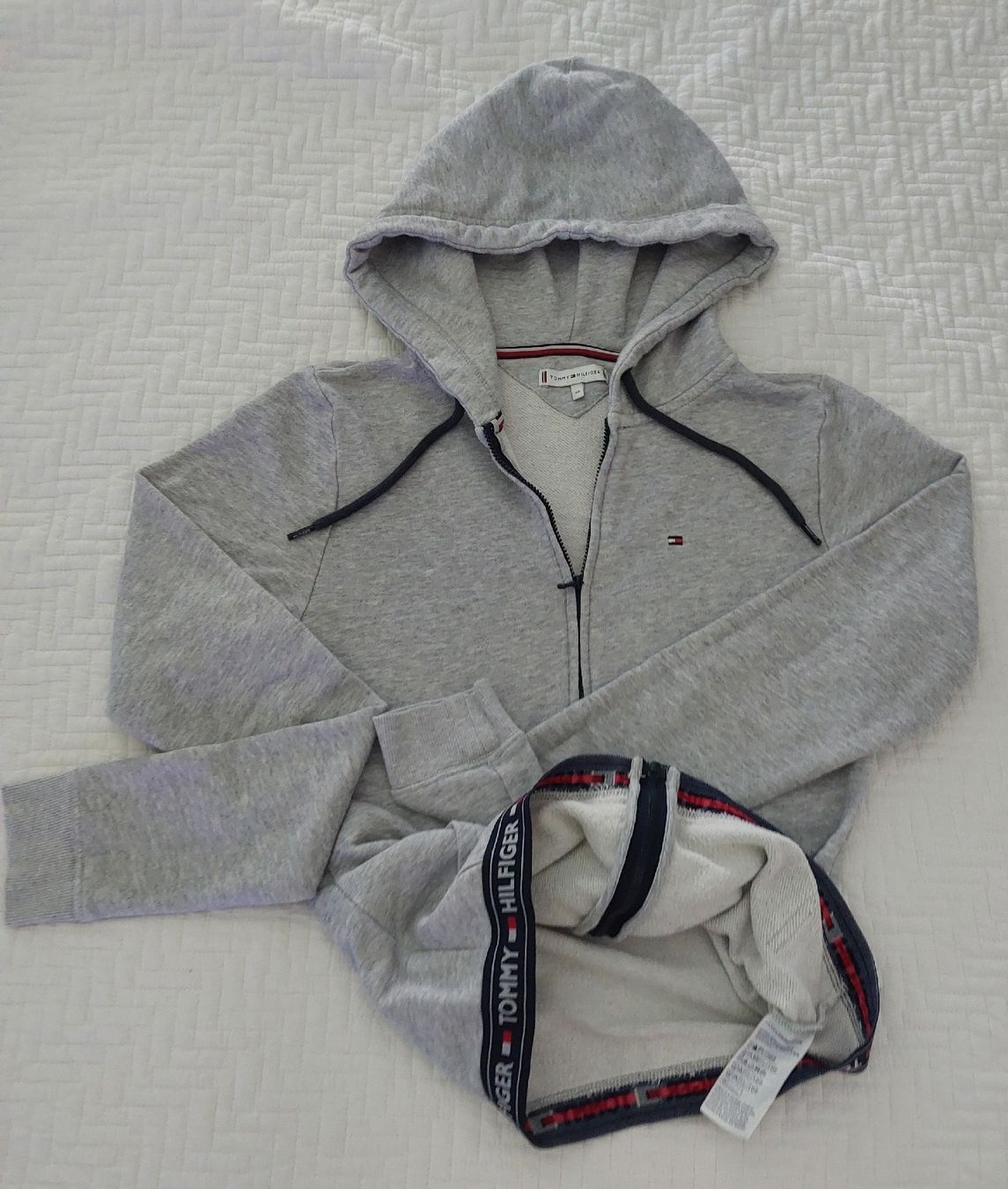 Tommy Hilfiger Lotti di vestiti: Tommy Hilfiger Sweatjacke mit Trainerhose – Usato da Zürich venduto da Martinlaehner 4