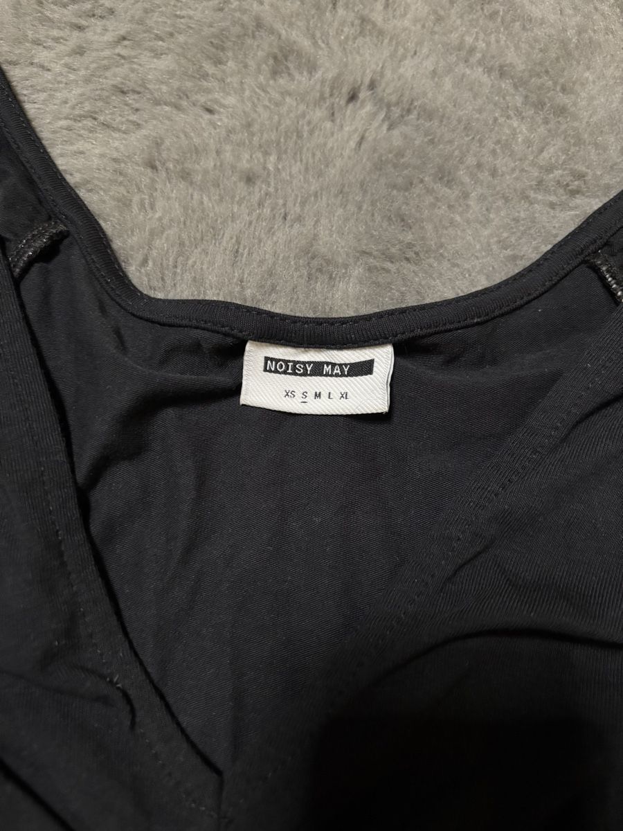 Top: Noisy May Cropped Top, Black, Size S – Nuovo (secondo la descrizione) da Wichtrach venduto da Re_Fit 2