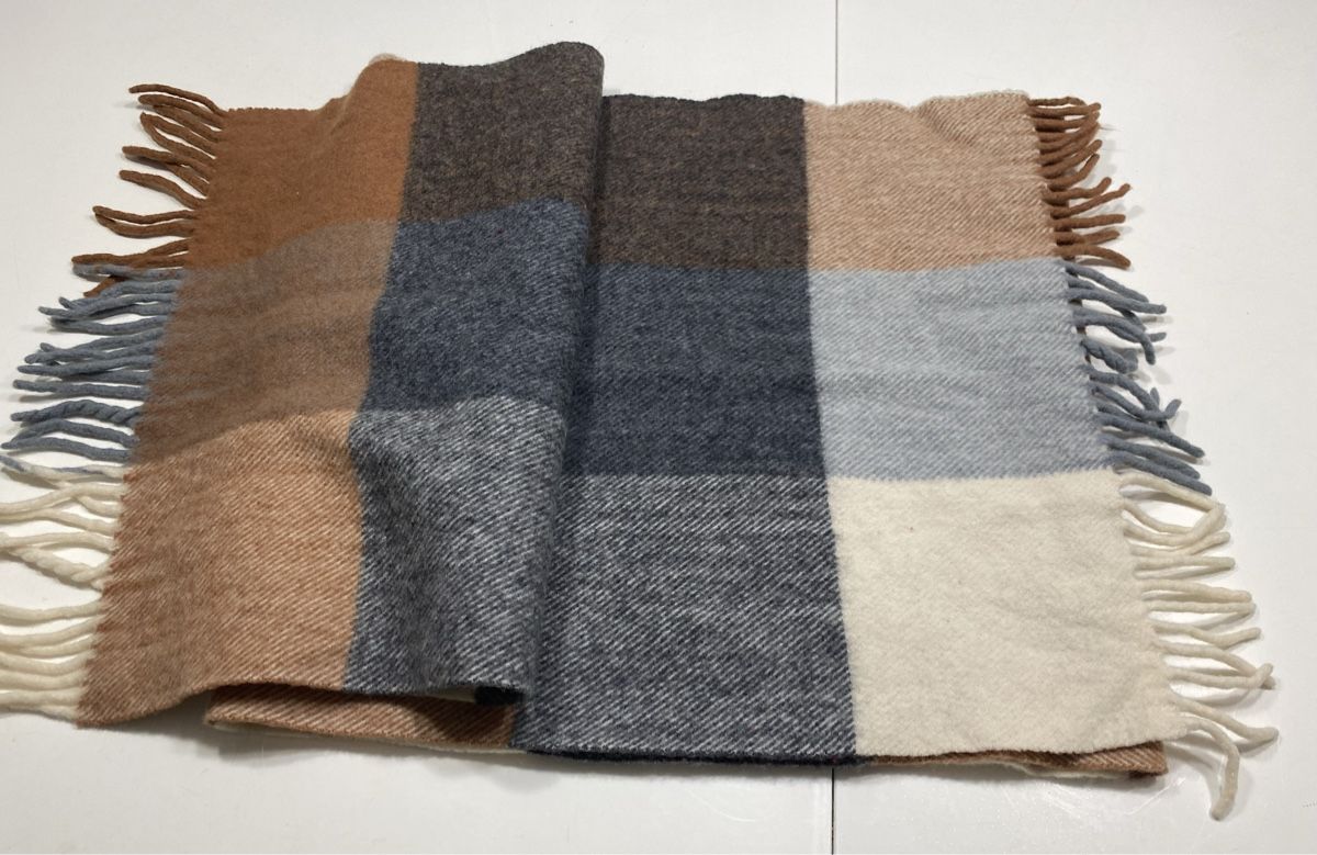 Foulard & Sciarpe: Wolle Schal – Usato da Opfikon venduto da Luis144 1