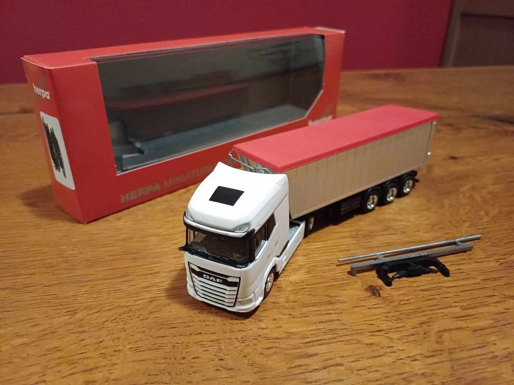 Herpa 1/87 DAF XG+ Con Semirimorchio Frigo Aurich & Sohn 'SEE GIN' – Modellino HN3669