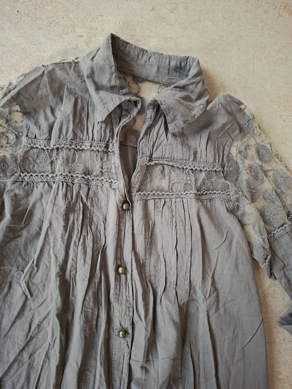 Camicette: Leichte Sommerbluse mit Spitze, Grösse M, Top Zustand – Usato da Klingnau venduto da vollmond36 4
