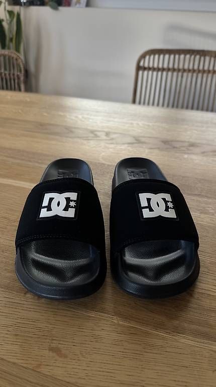 DC shoes Herrenschuhe: DC Slides NEU – Gebraucht aus Netstal von stm_s8qm
