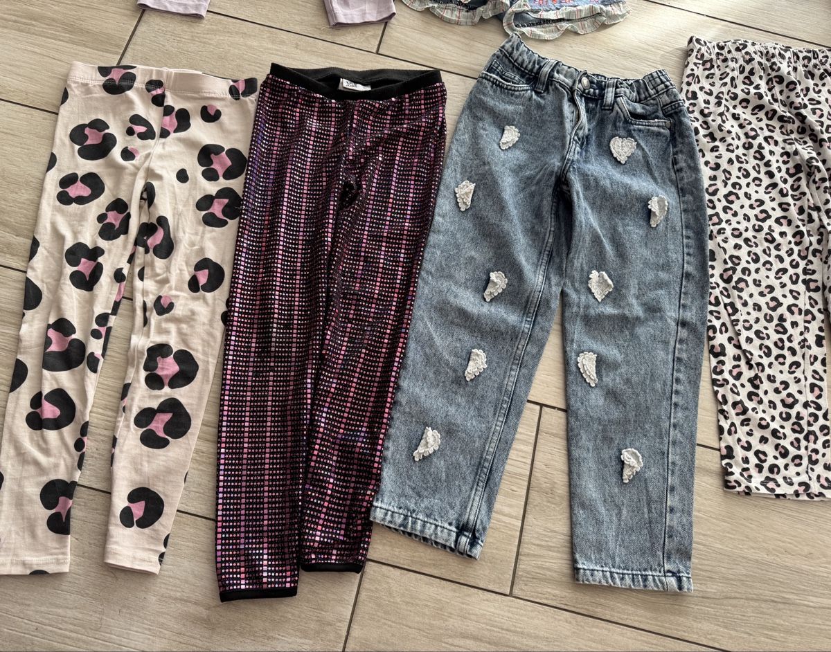Lotti & Set di vestiti: Kleidungspaket Mädchen, Grösse 122 – Usato da Gelterkinden venduto da Familienferien 1