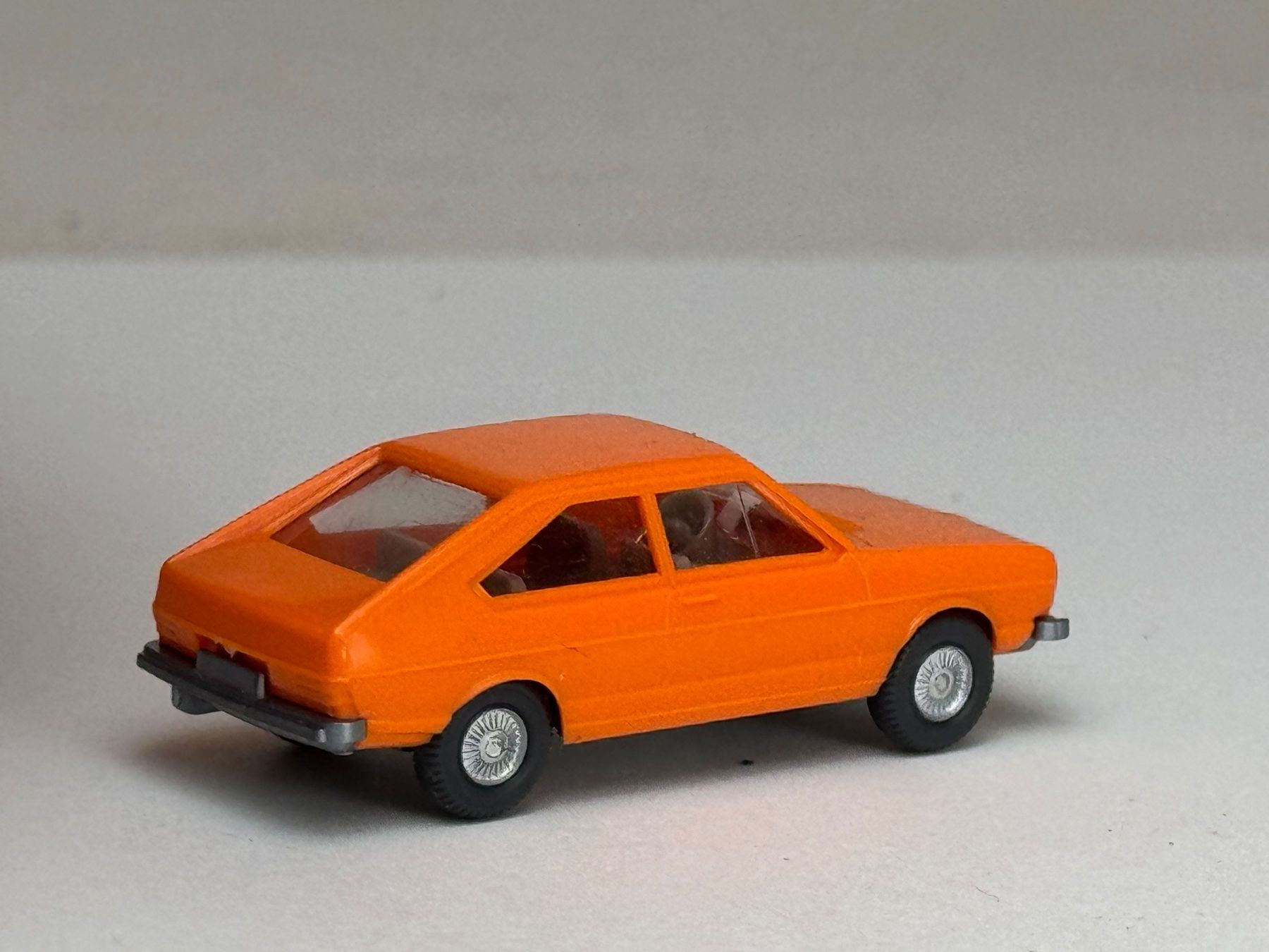 Wiking Modellini d'auto: GB3-  Wiking VW Passat rotorange Foliengrill – Usato da Elm venduto da Wikmtz 1
